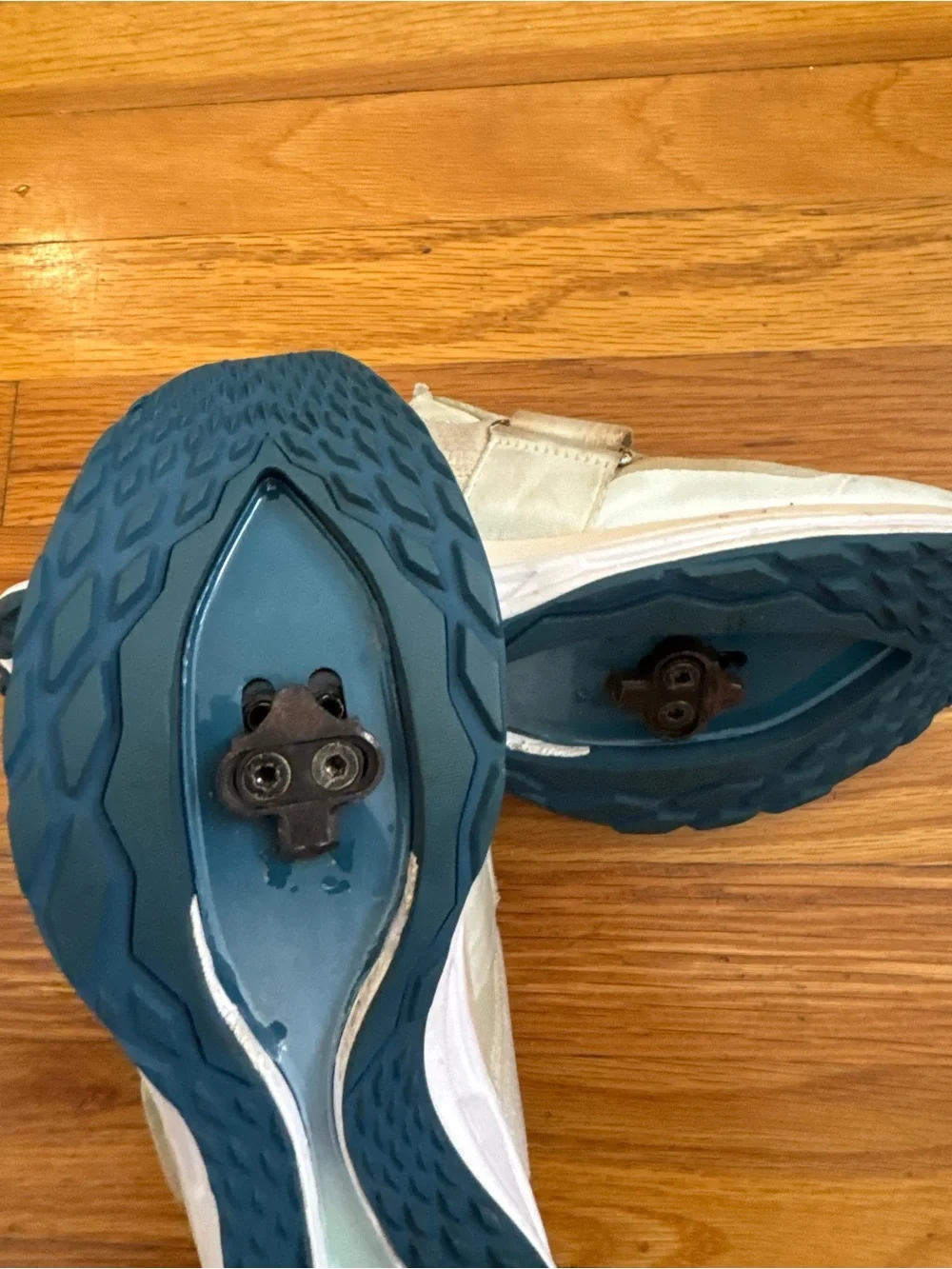 Time bike and fitness shoe women’s 9.5 white and blue